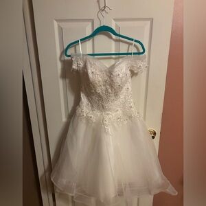 White Off-Shoulder Lace Tulle Homecoming/Prom Dress